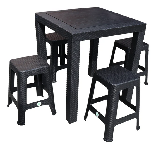 Mesa Estilo Ratán con 4 Bancos