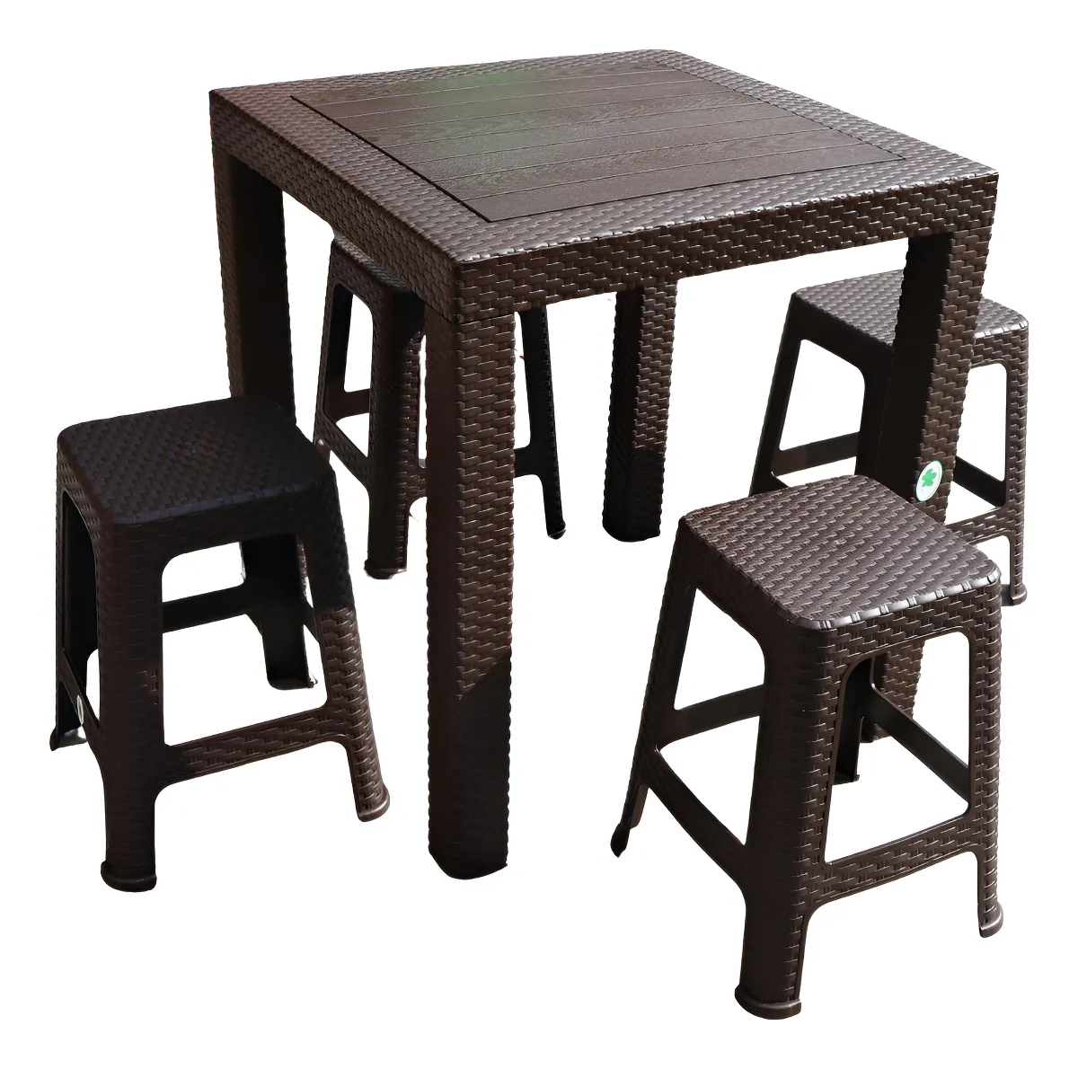 Mesa Estilo Ratán con 4 Bancos