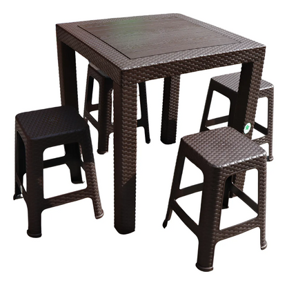 Mesa Estilo Ratán con 4 Bancos